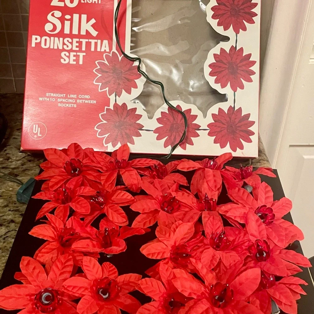 Vintage Christmas poinsettia lights NOMA silk 20 light Set